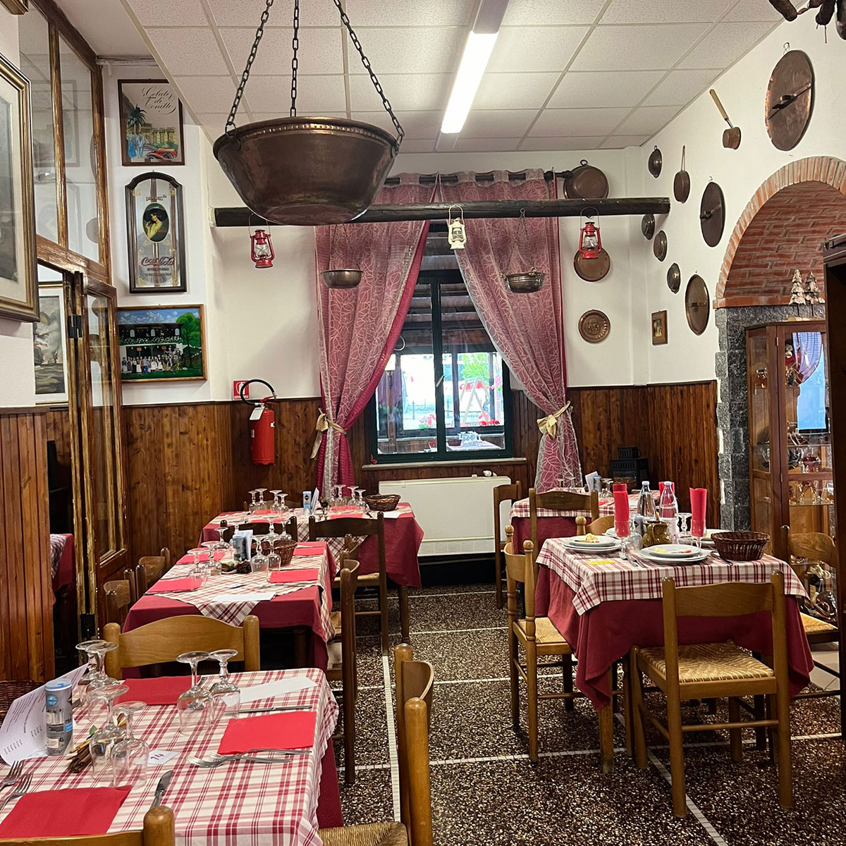 Le sale dell'Antico Ristorante Ö STRIXEÜ foto 2